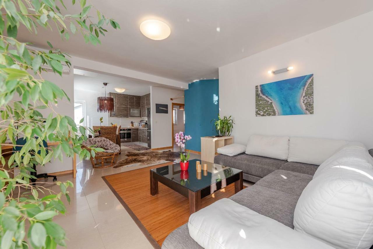 Romantic Oasis Apartments ซาดาร์ ภายนอก รูปภาพ