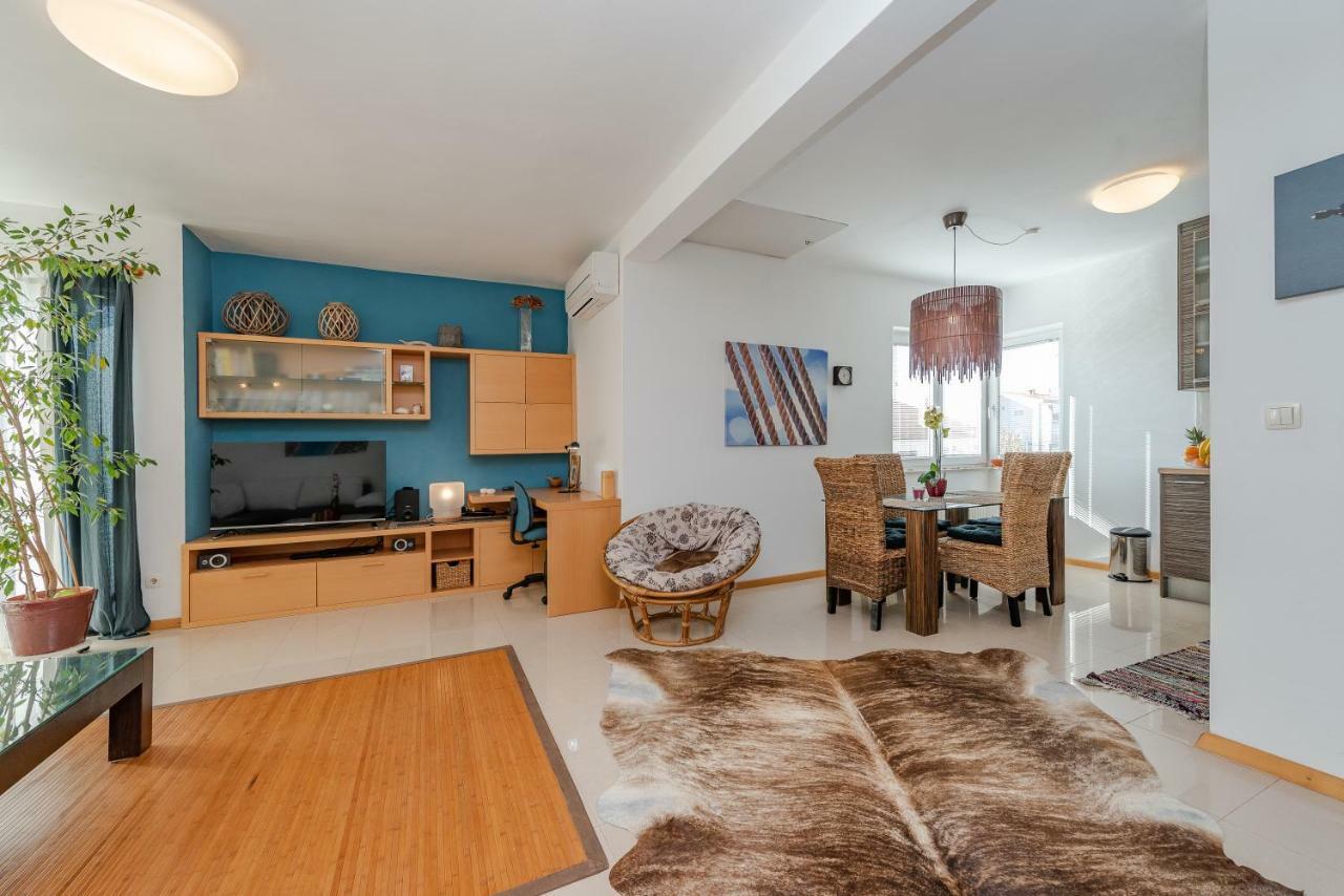 Romantic Oasis Apartments ซาดาร์ ภายนอก รูปภาพ